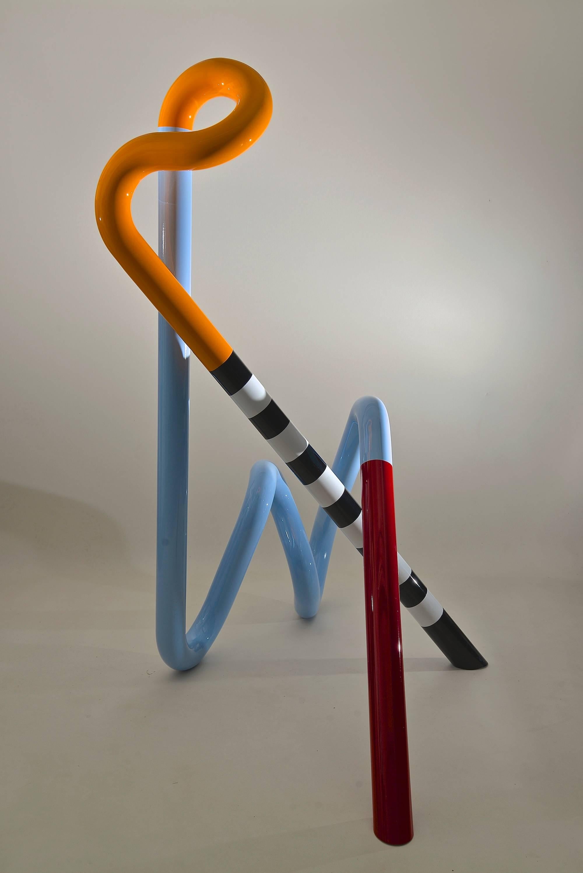 Le sculpteur britannique d'origine égyptienne Sam Shendi crée des abstractions joyeusement colorées de la figure humaine qui, avec les indicateurs les plus subtils, font allusion à la complexité des interactions humaines.

Sa carrière est