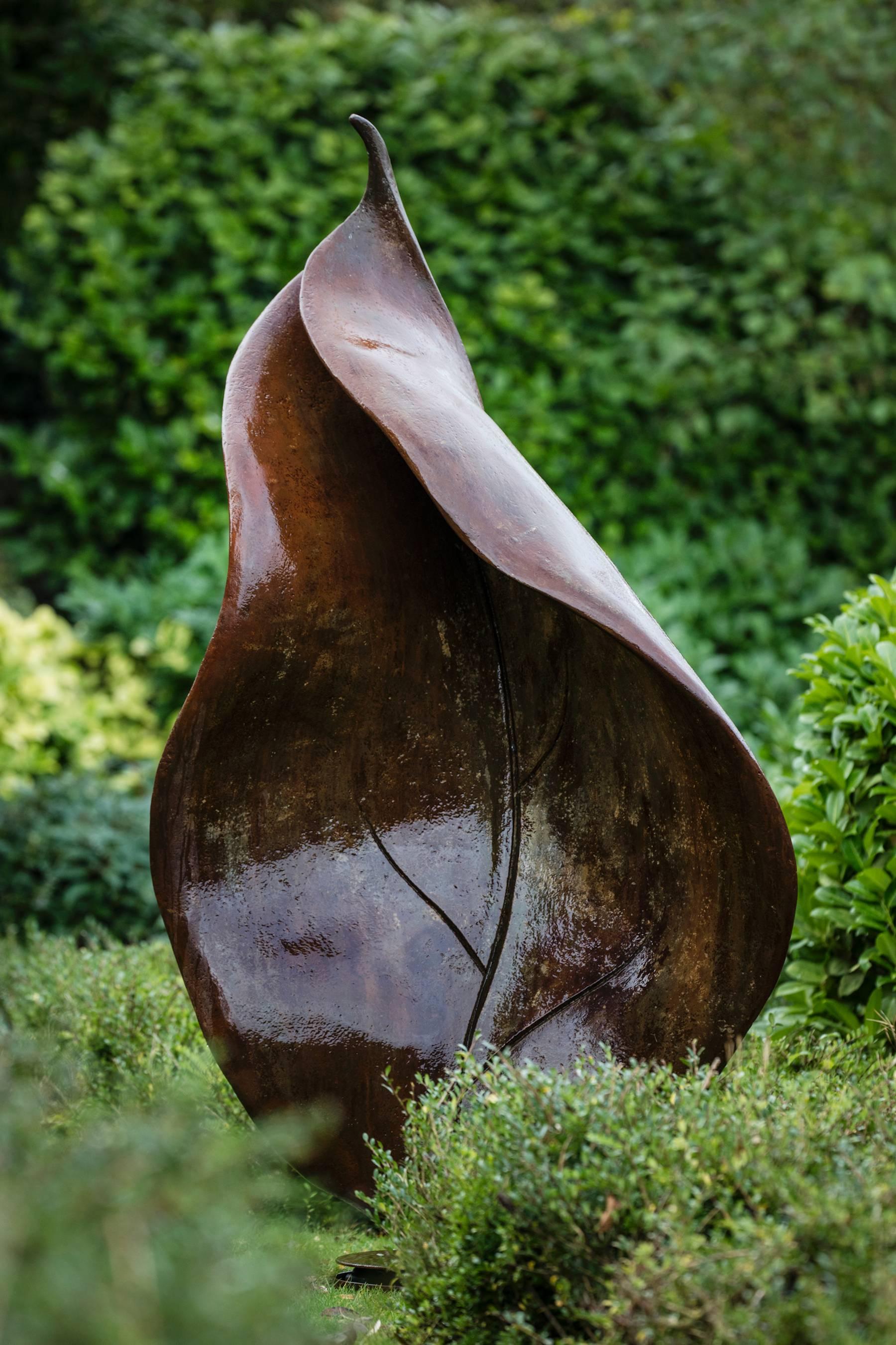Anne Curry Still-Life Sculpture - Wind Dancer - a turning piece (artists work displayed in Royal Enclosure, Ascot)