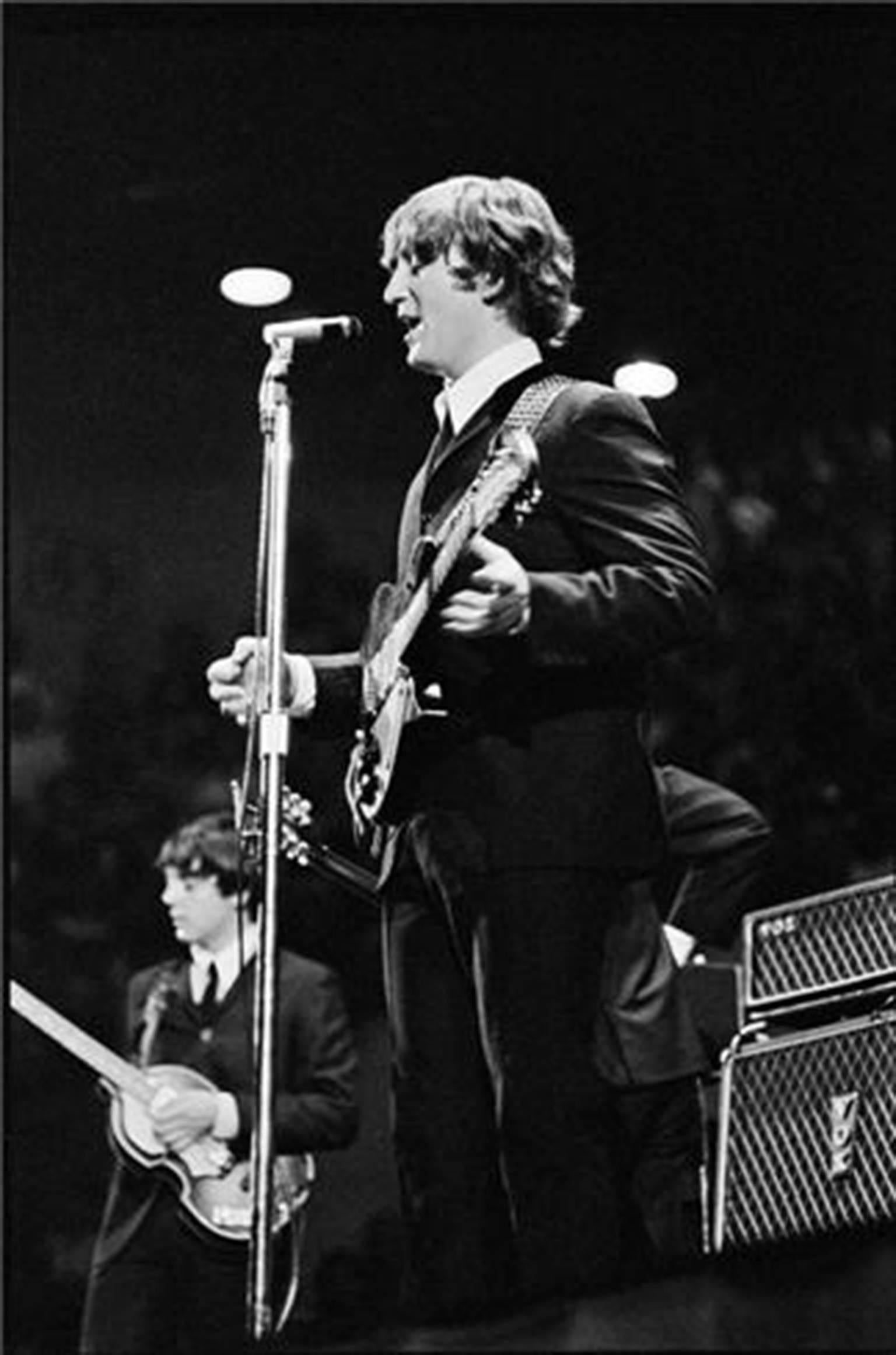 Black and White Photograph di Curt Gunther - John Lennon e Paul McCartney, 1964