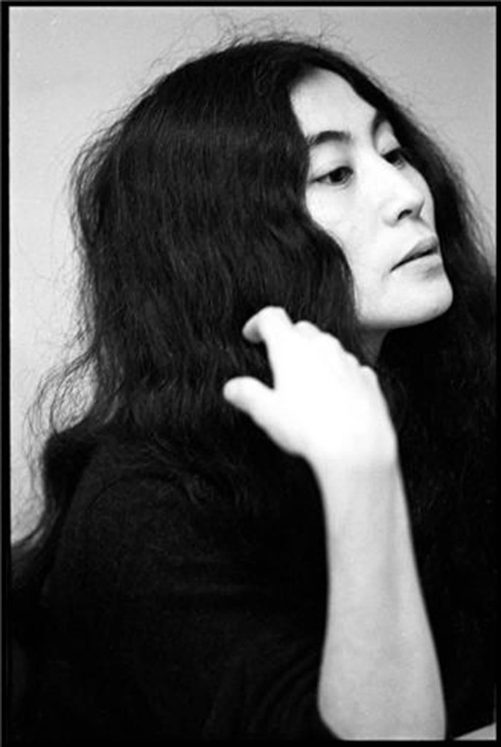 Ethan Russell Black and White Photograph - Yoko Ono
