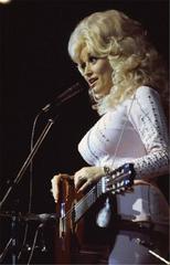 Dolly Parton 1975