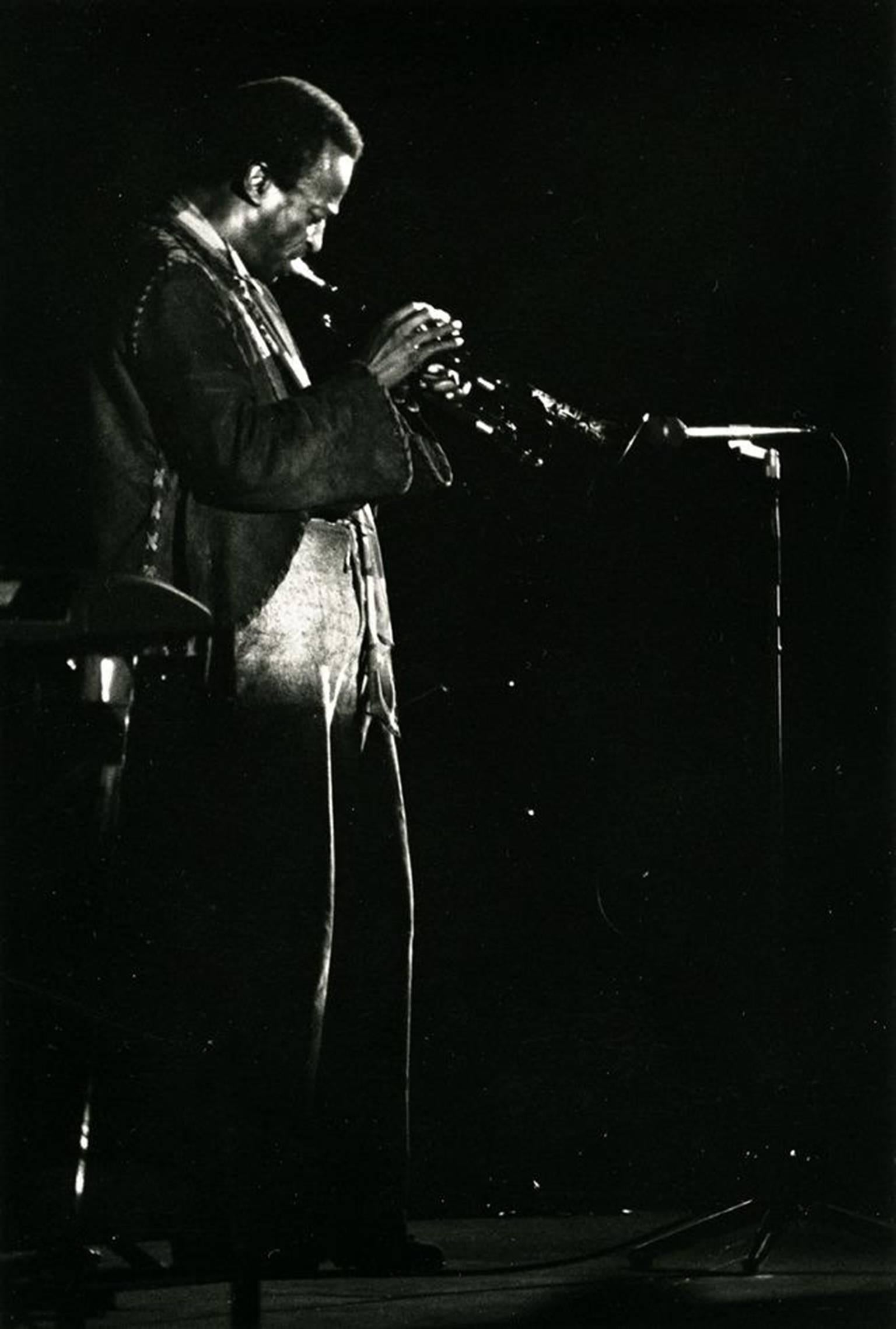 Jerry de Wilde Black and White Photograph - Miles Davis, Los Angeles, CA 1972