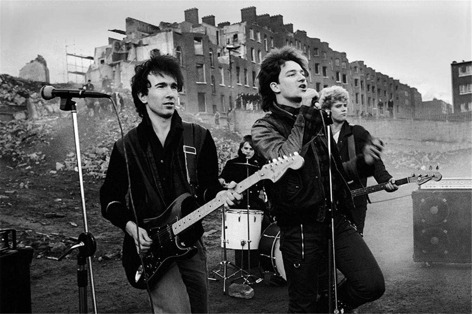 Colm Henry Black and White Photograph – U2 in Summerhill, Dublin City, Irland 1981