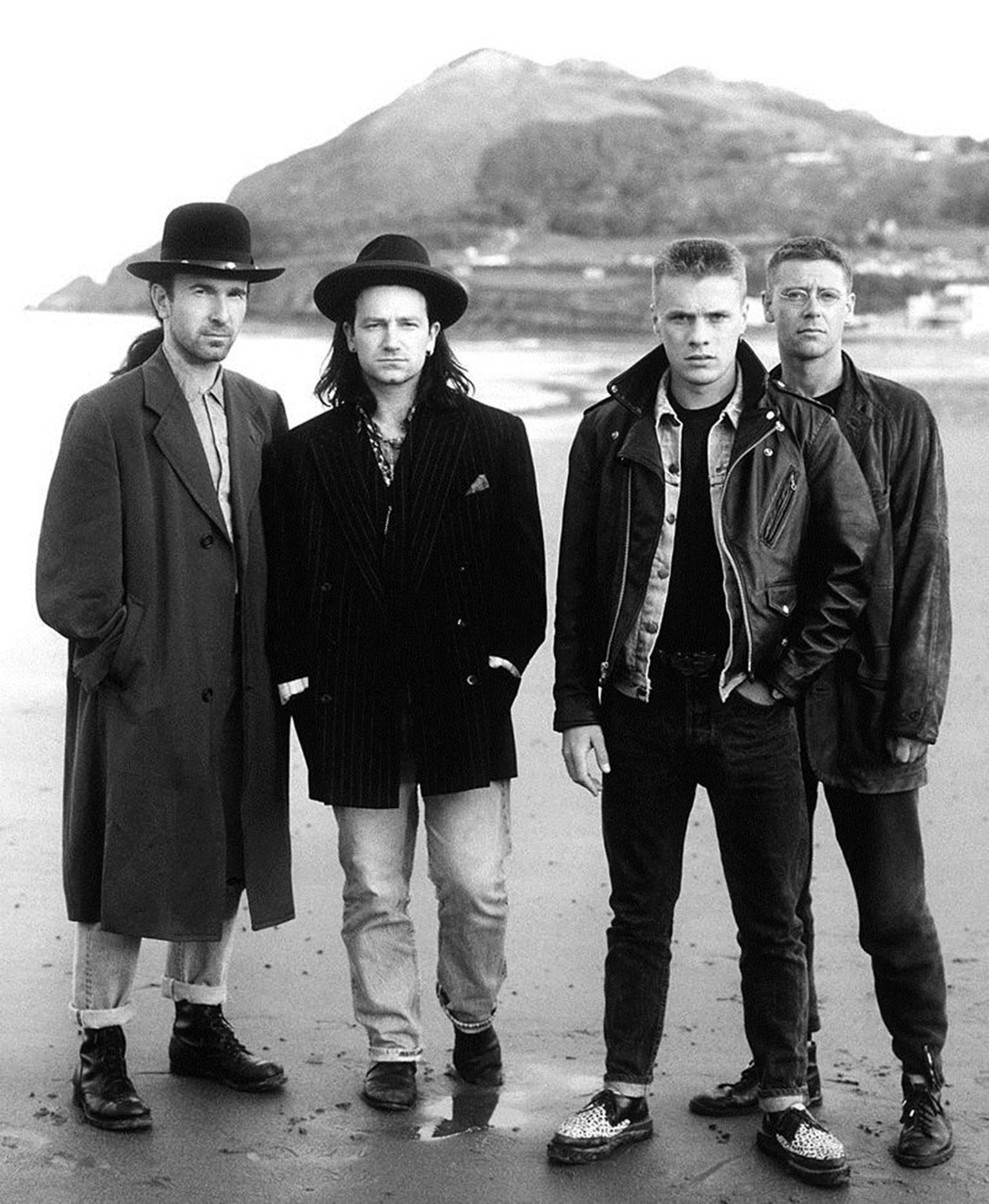Colm Henry Black and White Photograph – U2, Bray Beach, Irland, 1988