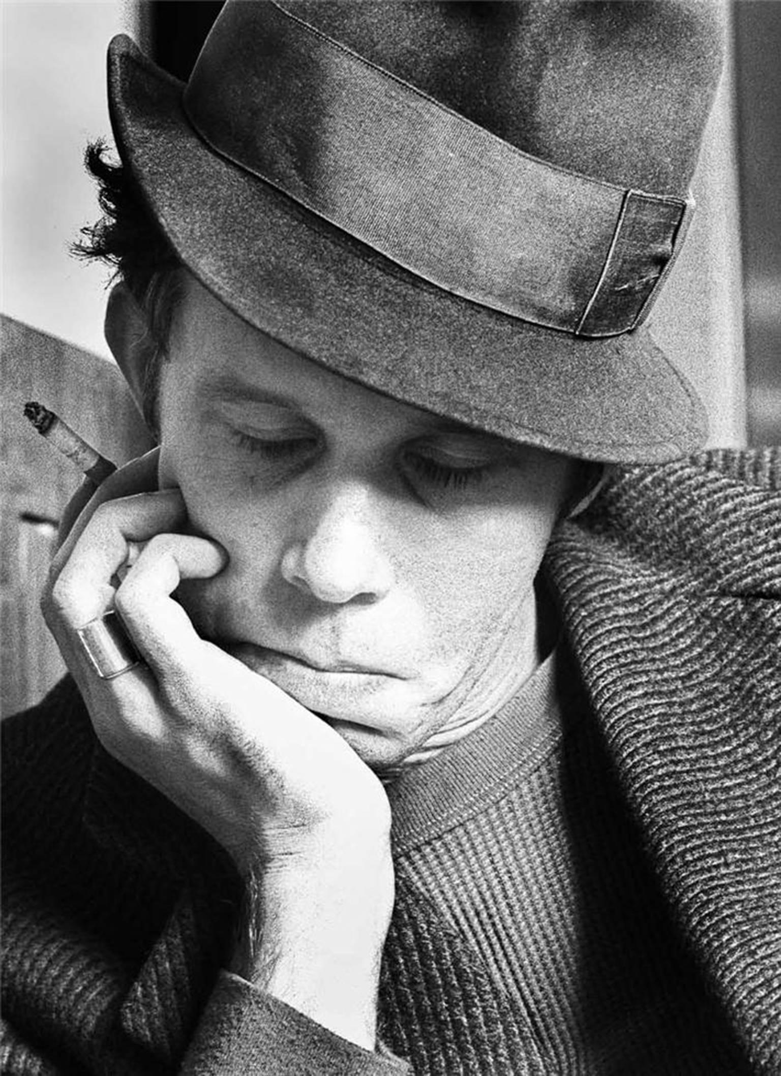 Colm Henry Black and White Photograph – Tom Waits, 1983