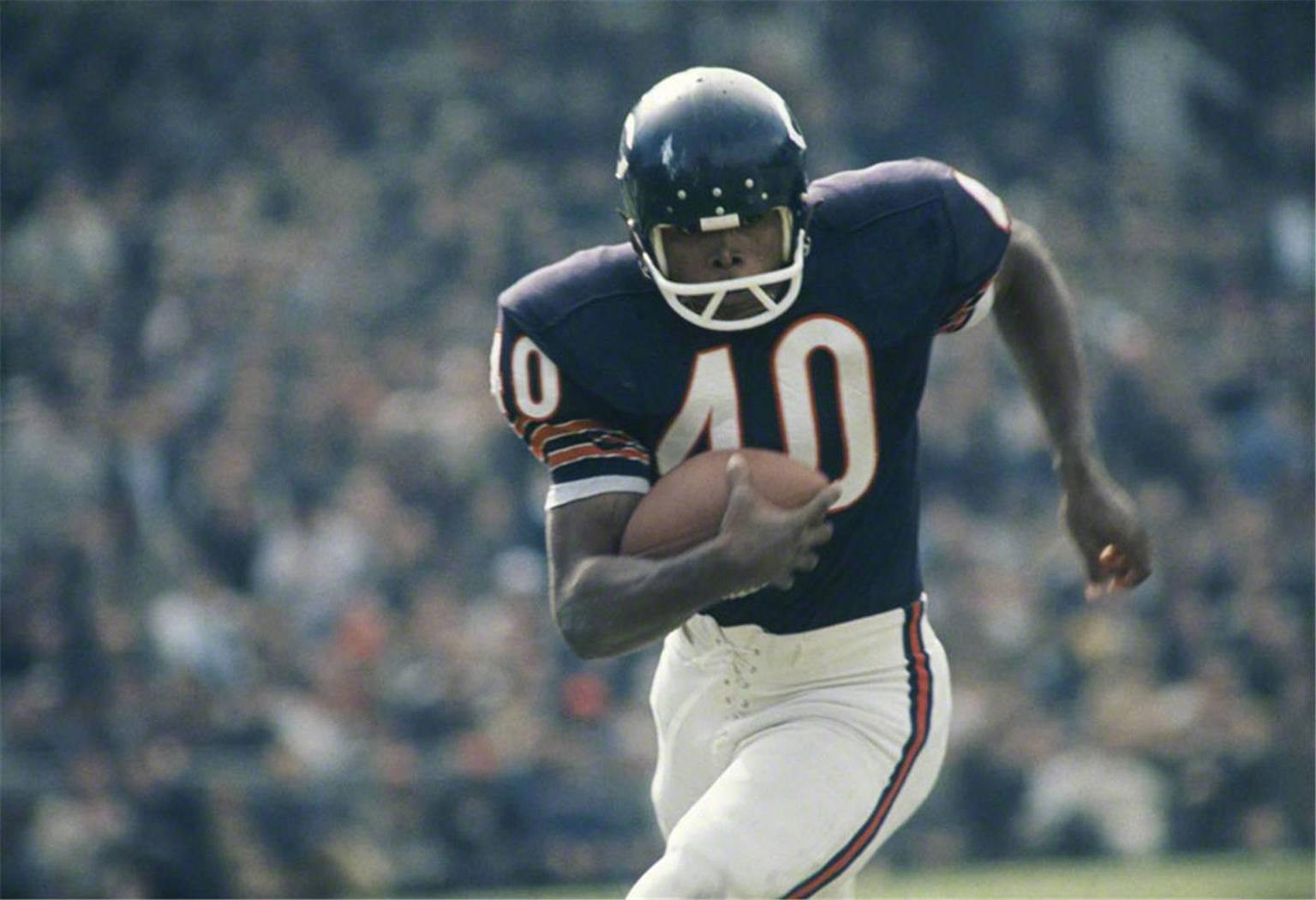 Art Shay Color Photograph - Gale Sayers, 1966