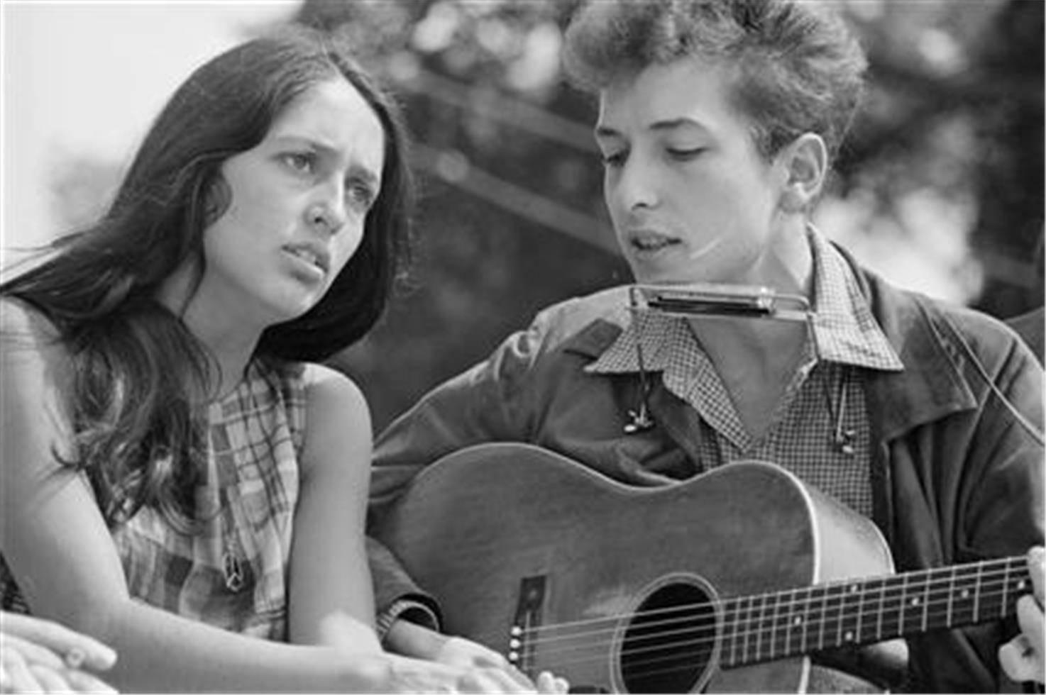 Rowland Scherman Black and White Photograph - Bob Dylan and Joan Baez