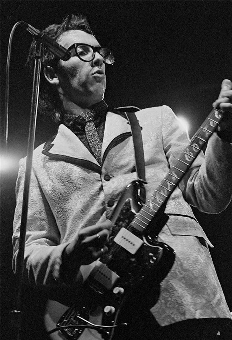 Rowland Scherman Black and White Photograph – Elvis Costello