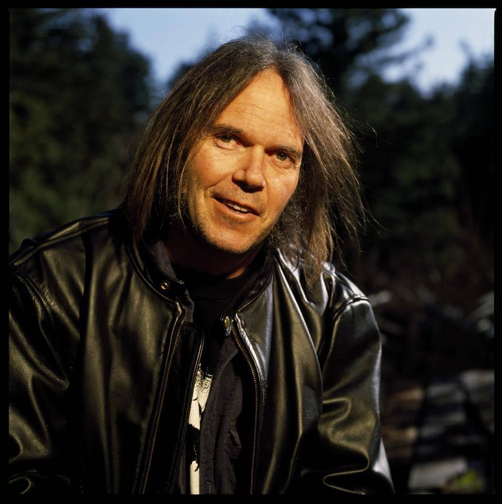 Jay Blakesberg Color Photograph – Neil Young, Broken Arrow Ranch, 1991