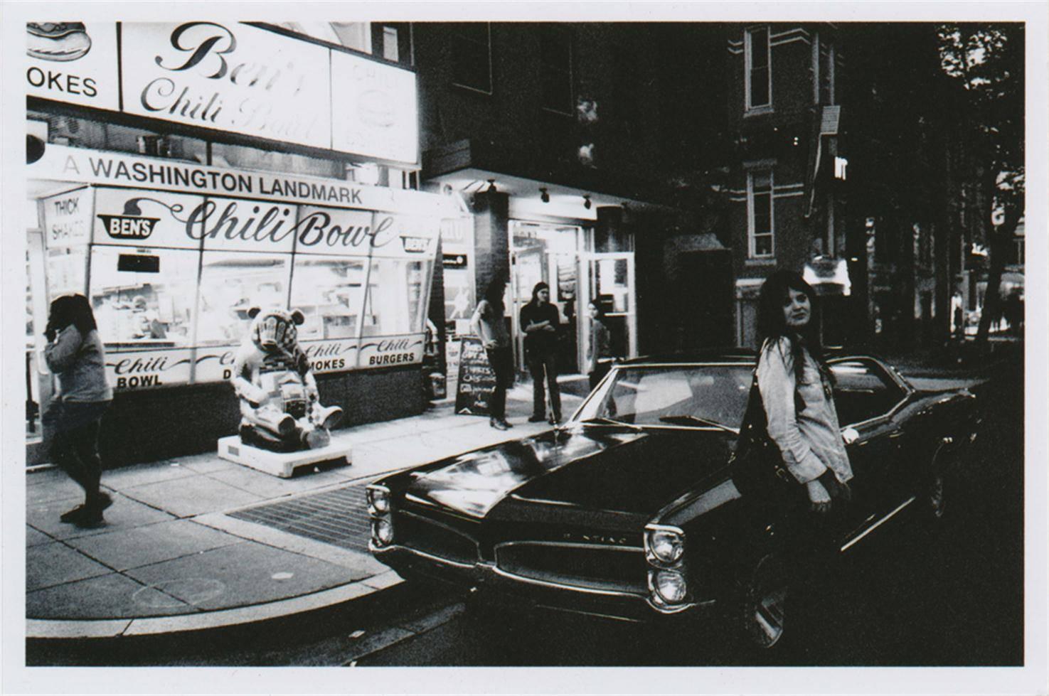 Jamie Hince Black and White Photograph - Alison Mosshart, The Kills, Chili Bowl