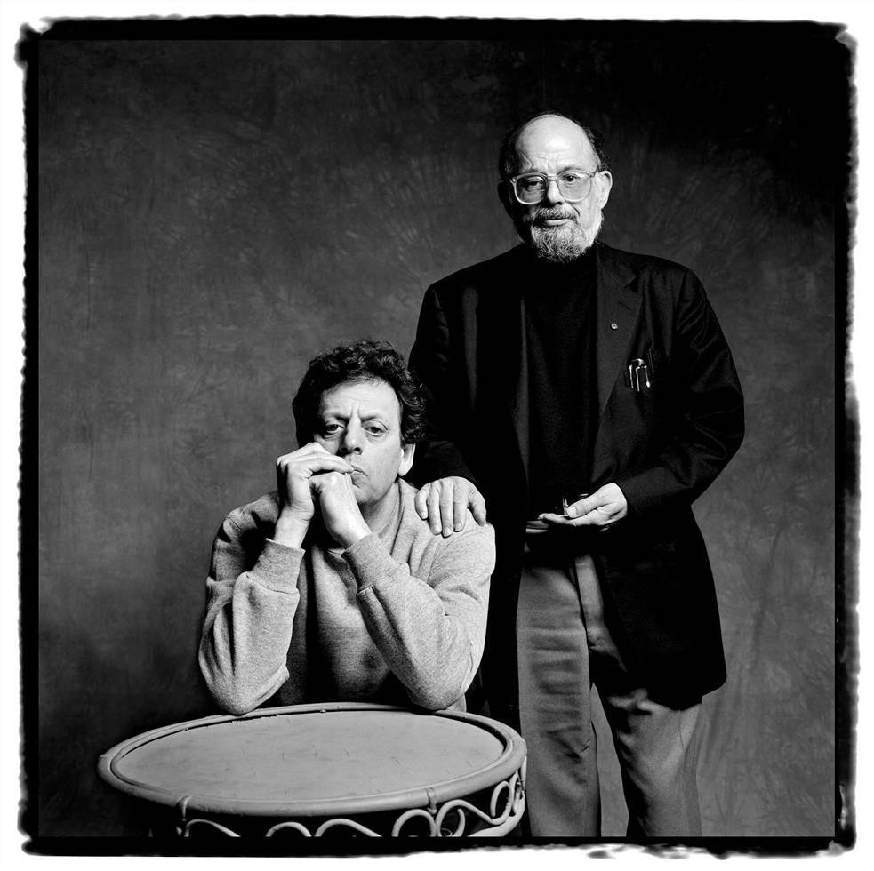 Guido Harari Black and White Photograph – Philip Glass und Allen Ginsberg, Turin, 1992