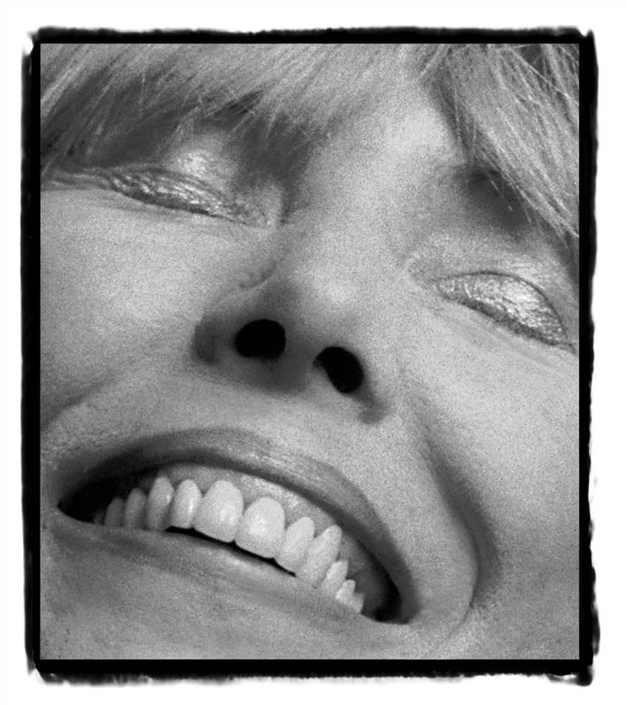 Guido Harari Black and White Photograph – Joni Mitchell, Rom, 1988