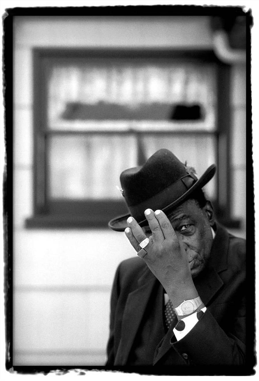 Black and White Photograph Guido Harari - John Lee Hooker, Redwood City, en Californie, 1991