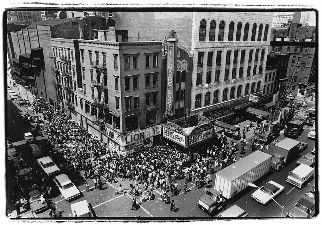 Amalie R. Rothschild Black and White Photograph – Crowd Outside Fillmore Ost