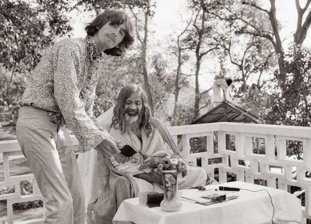 Pattie Boyd Portrait Photograph - George Harrison and the Maharishi, India