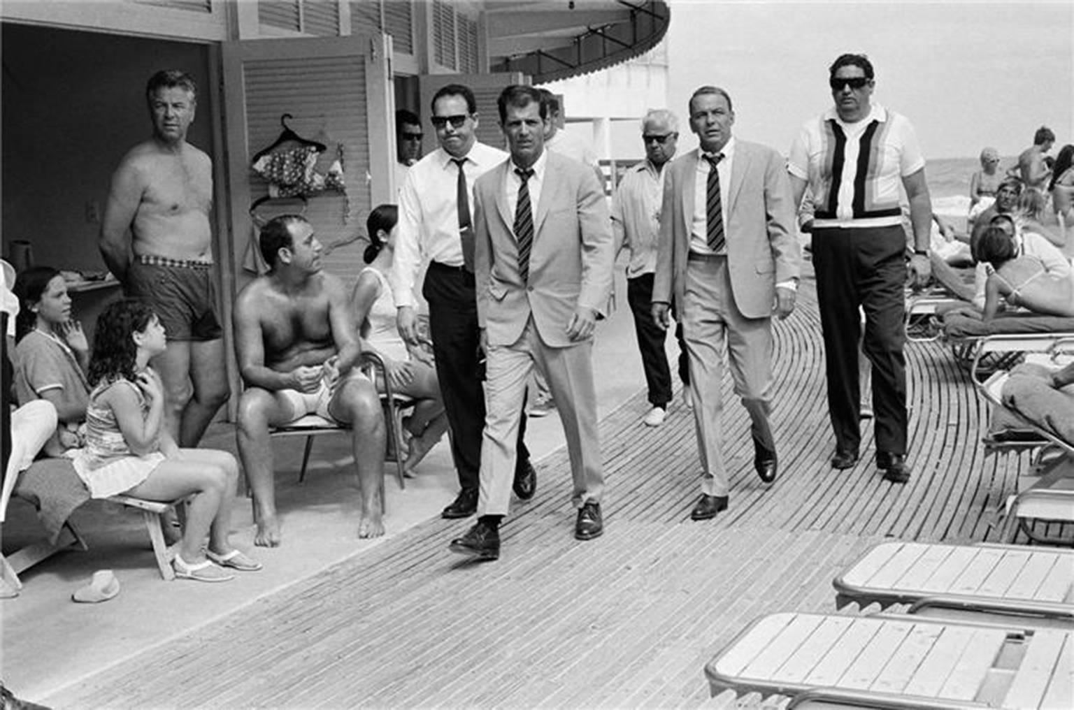 Terry O'Neill Black and White Photograph - Frank Sinatra, Fontainebleau Boardwalk