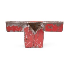 « Petite veste rouge chromée », sculpture en acier trouvée