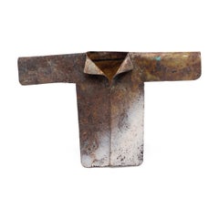 « Petite veste Ombre », sculpture en acier trouvée
