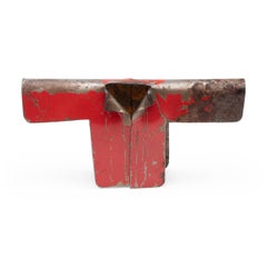 "Piccola giacca rossa cromata", scultura in acciaio trovata