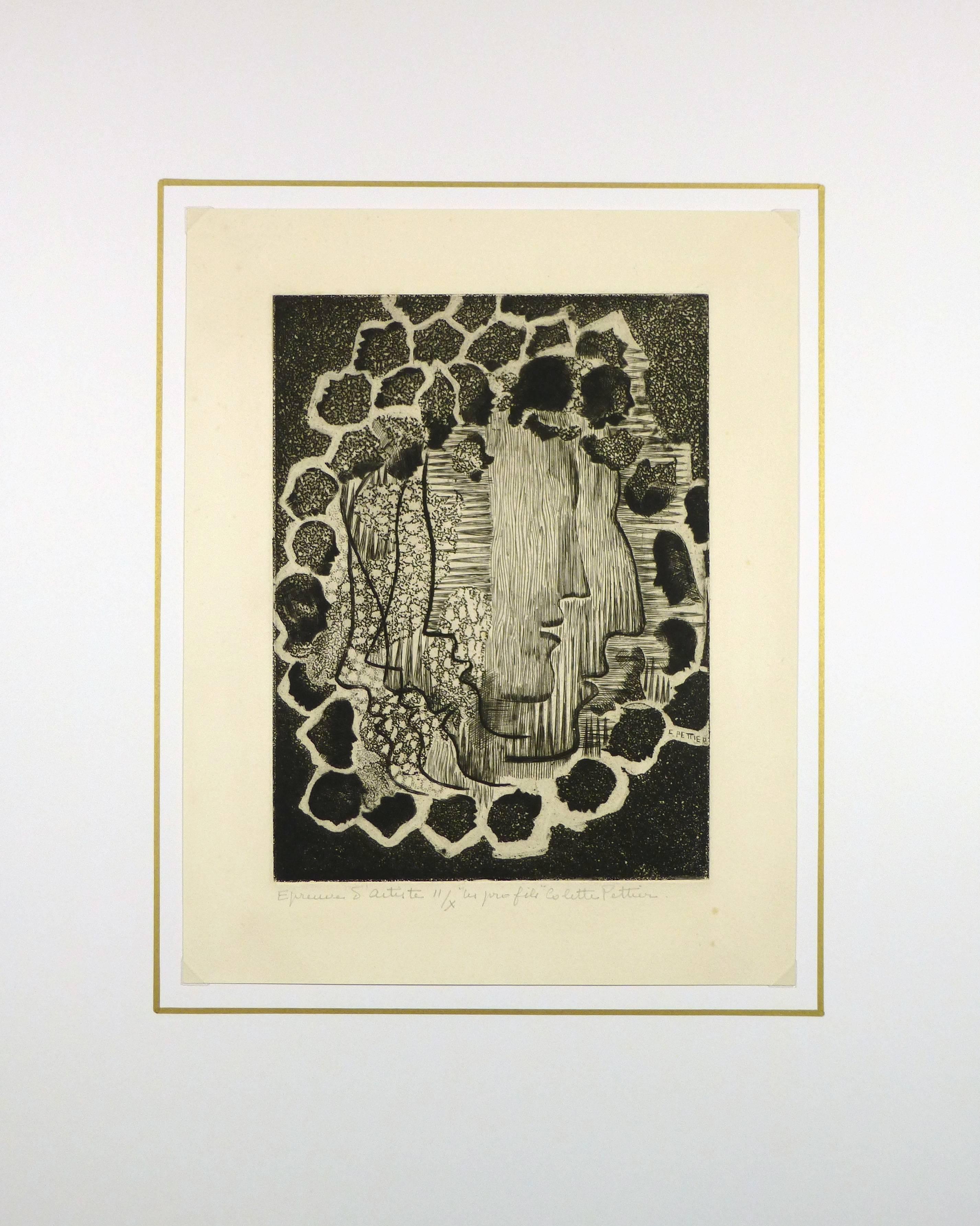 Dramatische Radierung aus der Mitte des Jahrhunderts mit übereinander geschichteten Profilen der französischen Künstlerin Collette Pettier, 1965. Signiert unten rechts.

Originalkunstwerk auf Papier auf einem weißen Passepartout mit Goldrand.