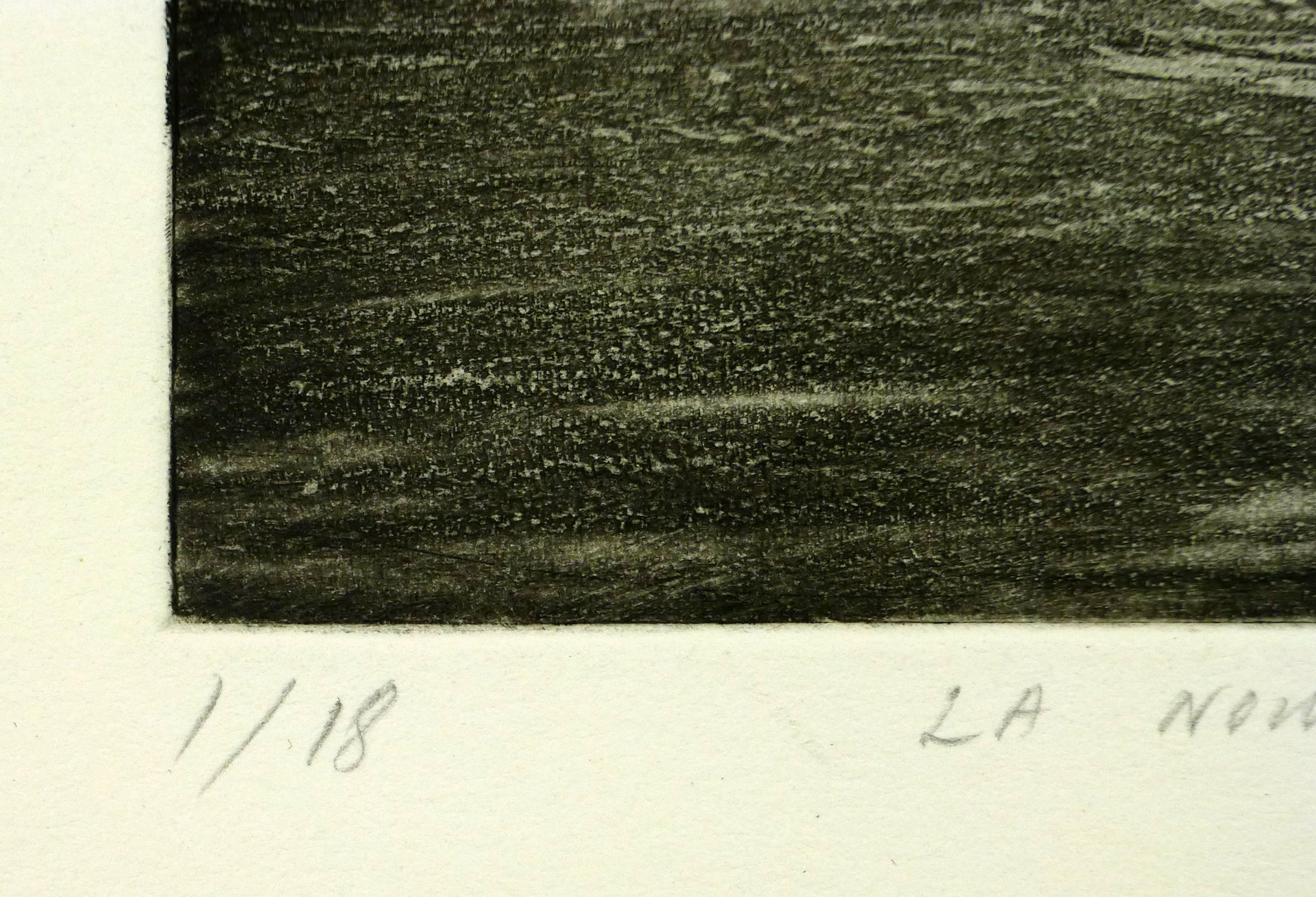 Französische abstrakte Aquatintaradierung einer gewandeten Figur und eines Flugzeugs, 1978. Signiert unten rechts.

Originalkunstwerk auf Papier auf einem weißen Passepartout mit Goldrand. Inklusive Plastikhülle und Echtheitszertifikat für die