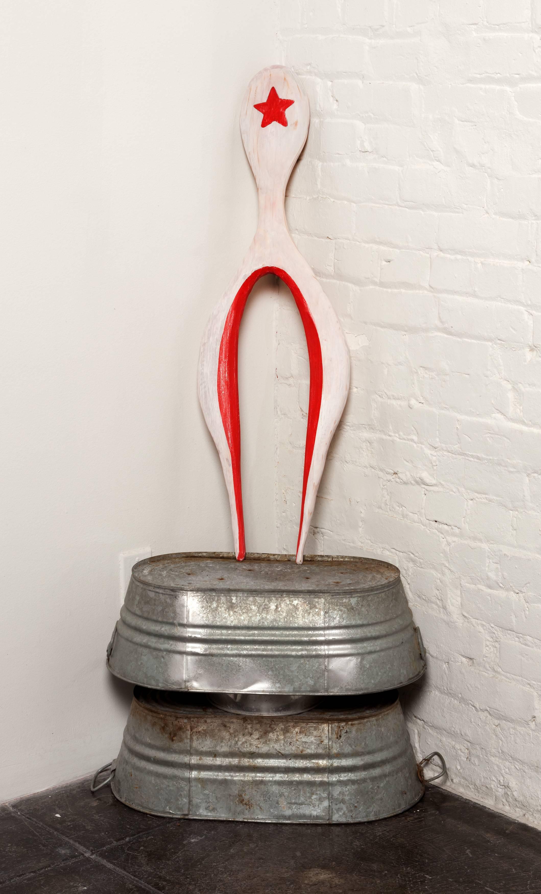 Querlenker – Sculpture von Gina Phillips