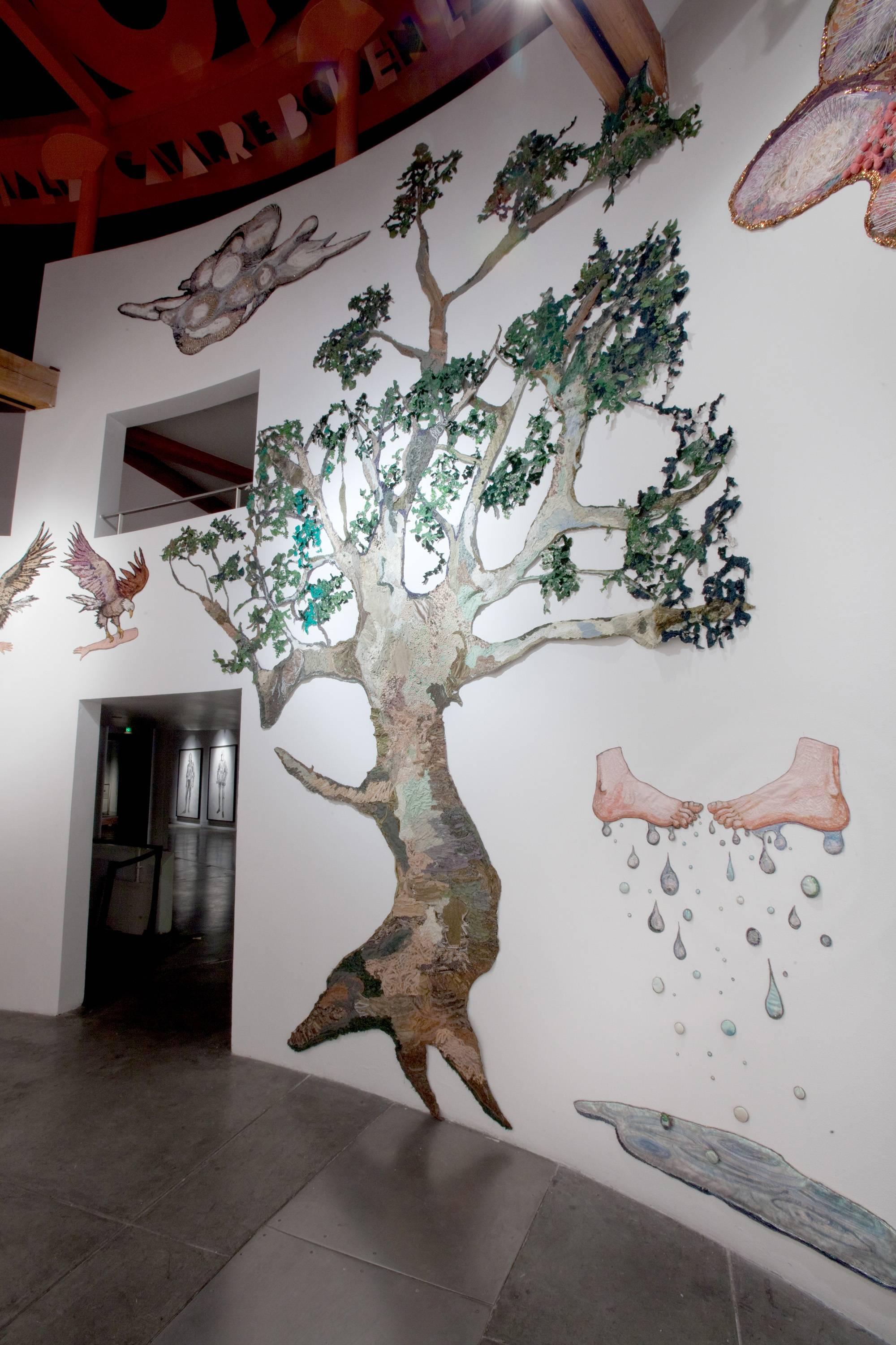 Gina Phillips est une artiste narrative aux techniques mixtes qui a grandi dans le Kentucky et vit à la Nouvelle-Orléans depuis 1995. L'imagerie, les histoires et les personnages des deux régions influencent son travail. Elle a commencé sa carrière