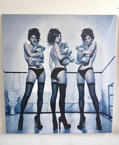 „Kate Moss Nr. 15“ – Einzigartiges, signiertes Foto, 58 × 53 1/2 in, von Kate Garner