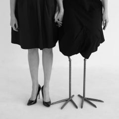"Chick-Chick" Fotografia in bianco e nero 39" x 39" in Ed. di 3 di Olha Stepanian