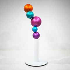 Abstrakte Skulptur „Chromatic Orbs“ 54" x 16" x 16" in von Shawn Kolodny