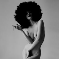"Black Cloud 1" - Fotografia di nudo, 39" x 39", edizione limitata 1/3 di Olha Stepanian