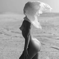 „Desert Wind“ – Fotografie, 24" x 24", in limitierter Auflage 1/15 von Olha Stepanian