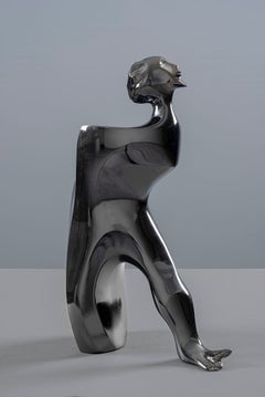 „Hesitant“ – Abstrakte Bronzeskulptur, 14 x 8 x 5 Zoll, Auflage 3/8, von Ahmed Magdy