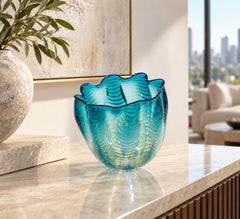 Cesta «Teal» de Dale Chihuly, edición de 1997 de Portland Press, firmada, de cristal soplado a mano