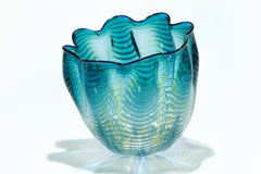Cesta «Teal» de Dale Chihuly, edición de 1997 de Portland Press, firmada, de cristal soplado a mano