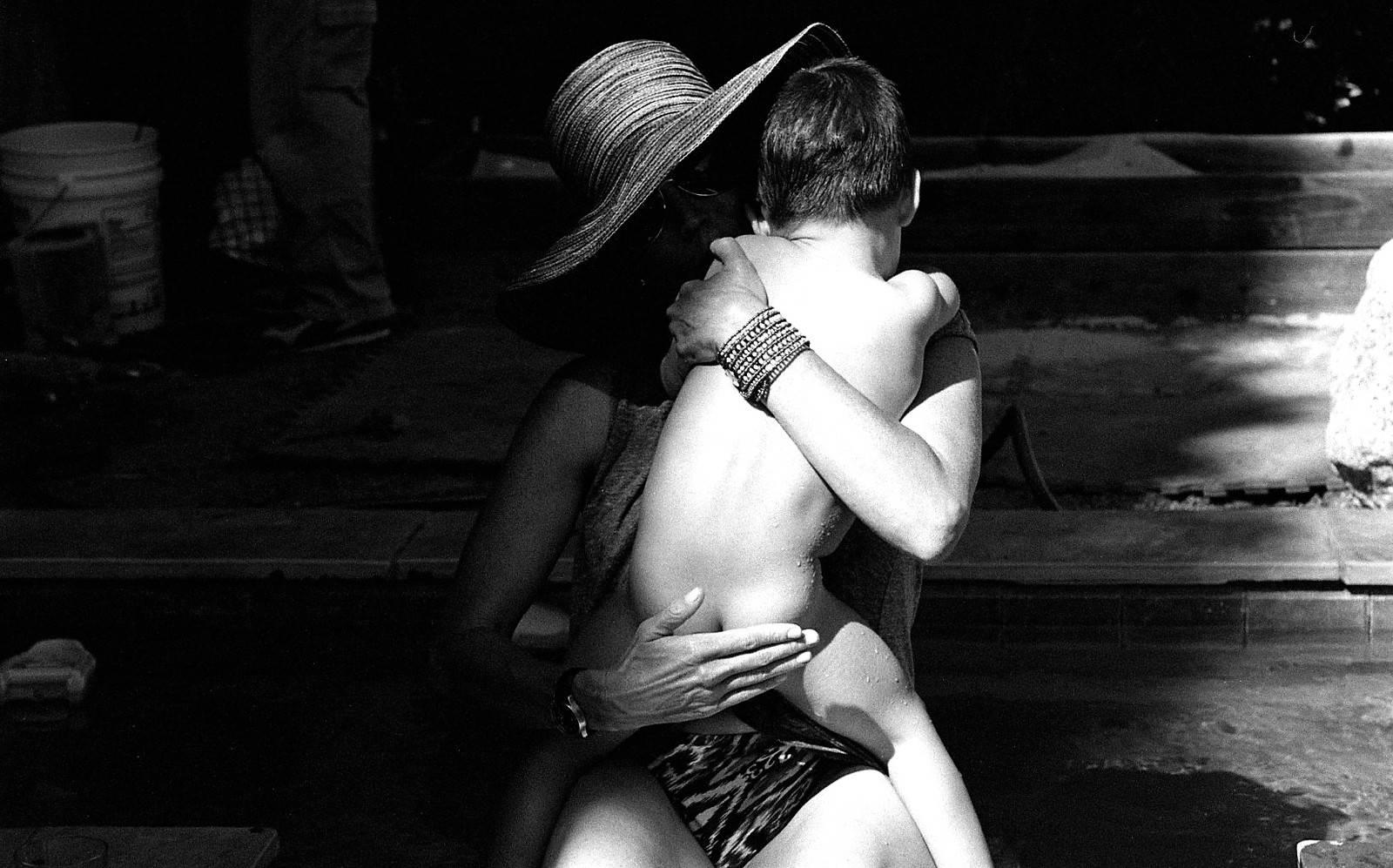 Figurative Photograph de Robin Rice - Sarah y Archer