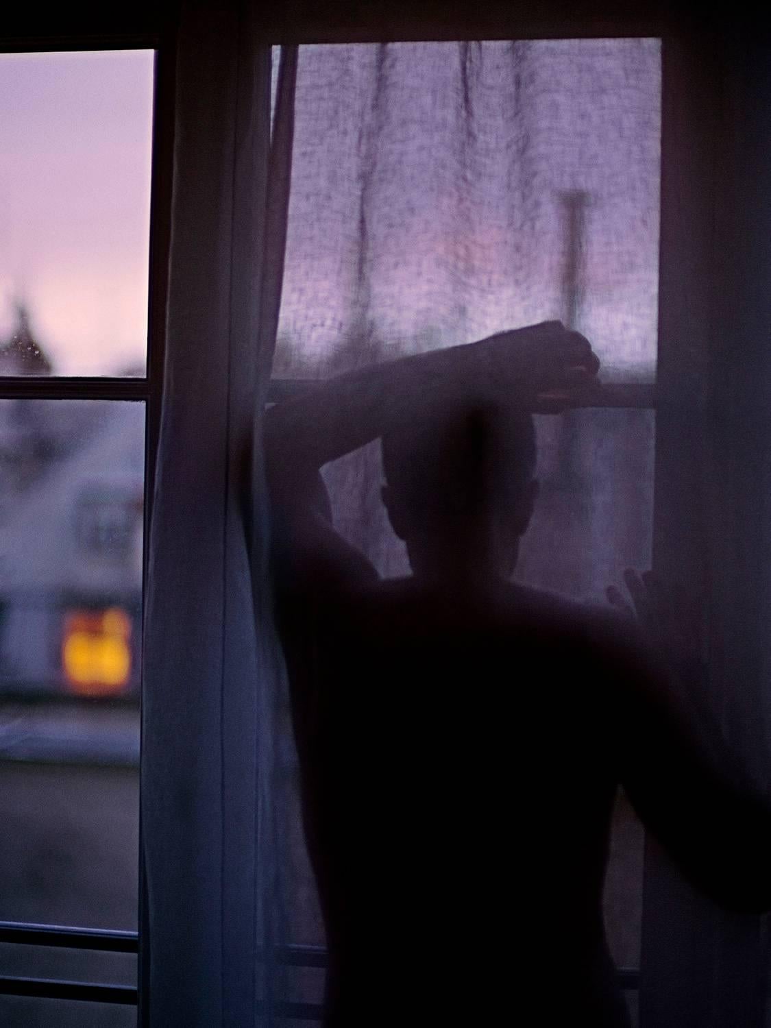 Color Photograph Leonardo Pucci - Paris 6:48PM, France