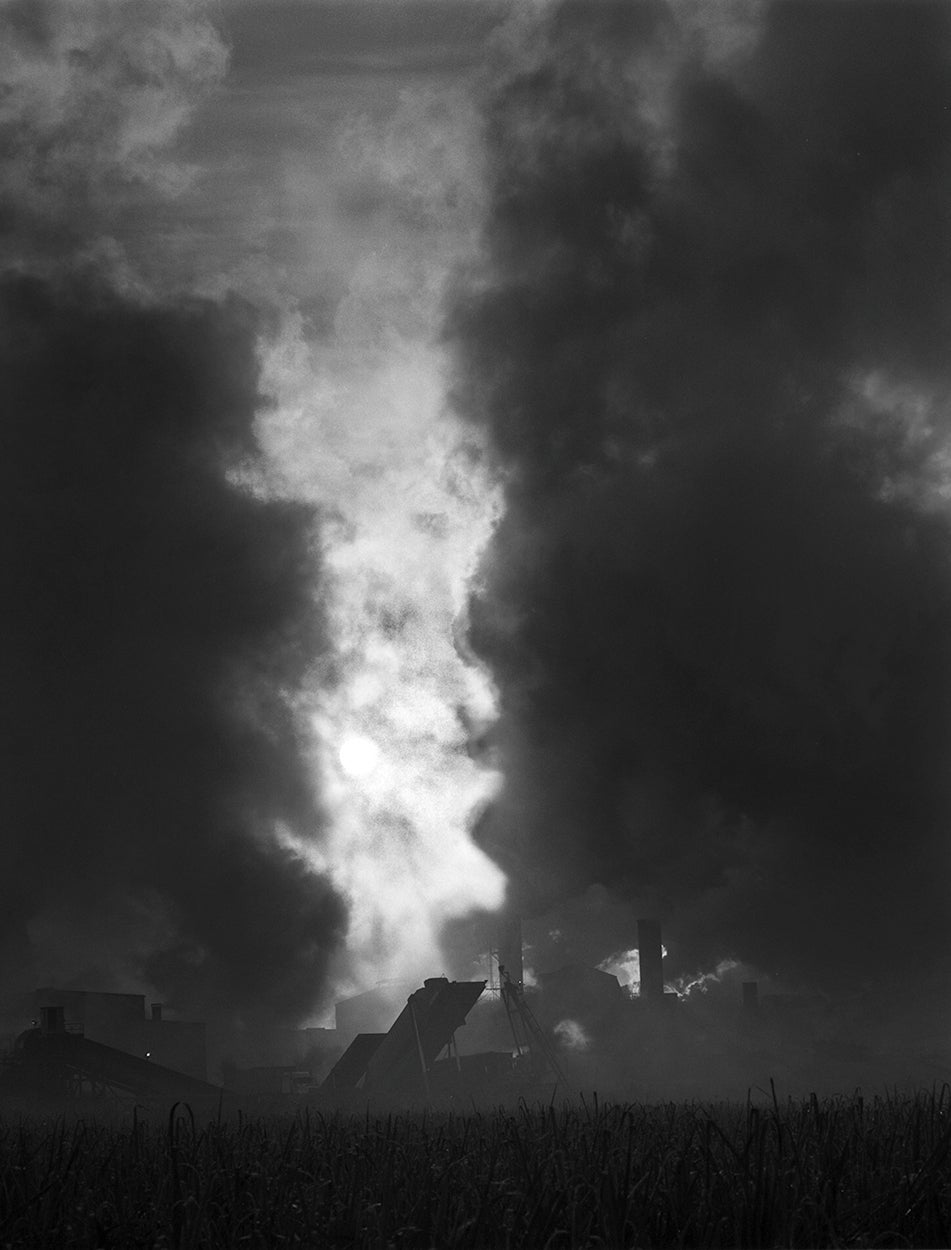 Black and White Photograph Debbie Fleming Caffery - Moulin d'entreprise, Sunrise