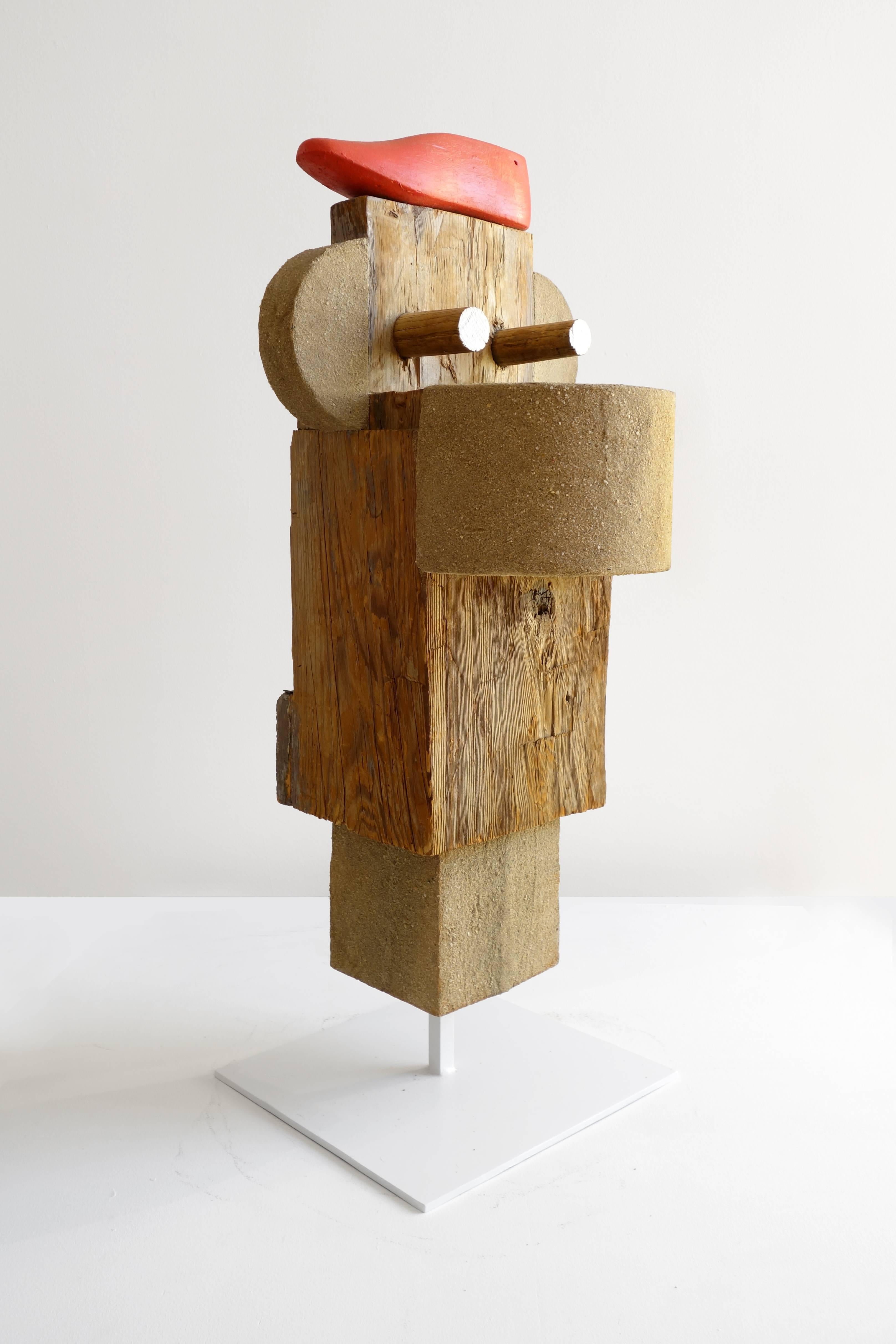 Janus mit rotem Beret – Sculpture von Ivan Chermayeff