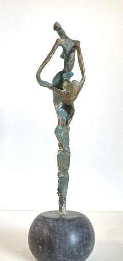 “Dancer” – Bronzo patinato su marmo grigio di Gyunay Aliev