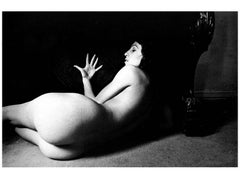 Sin título ~ Desnudo mostrando la mano