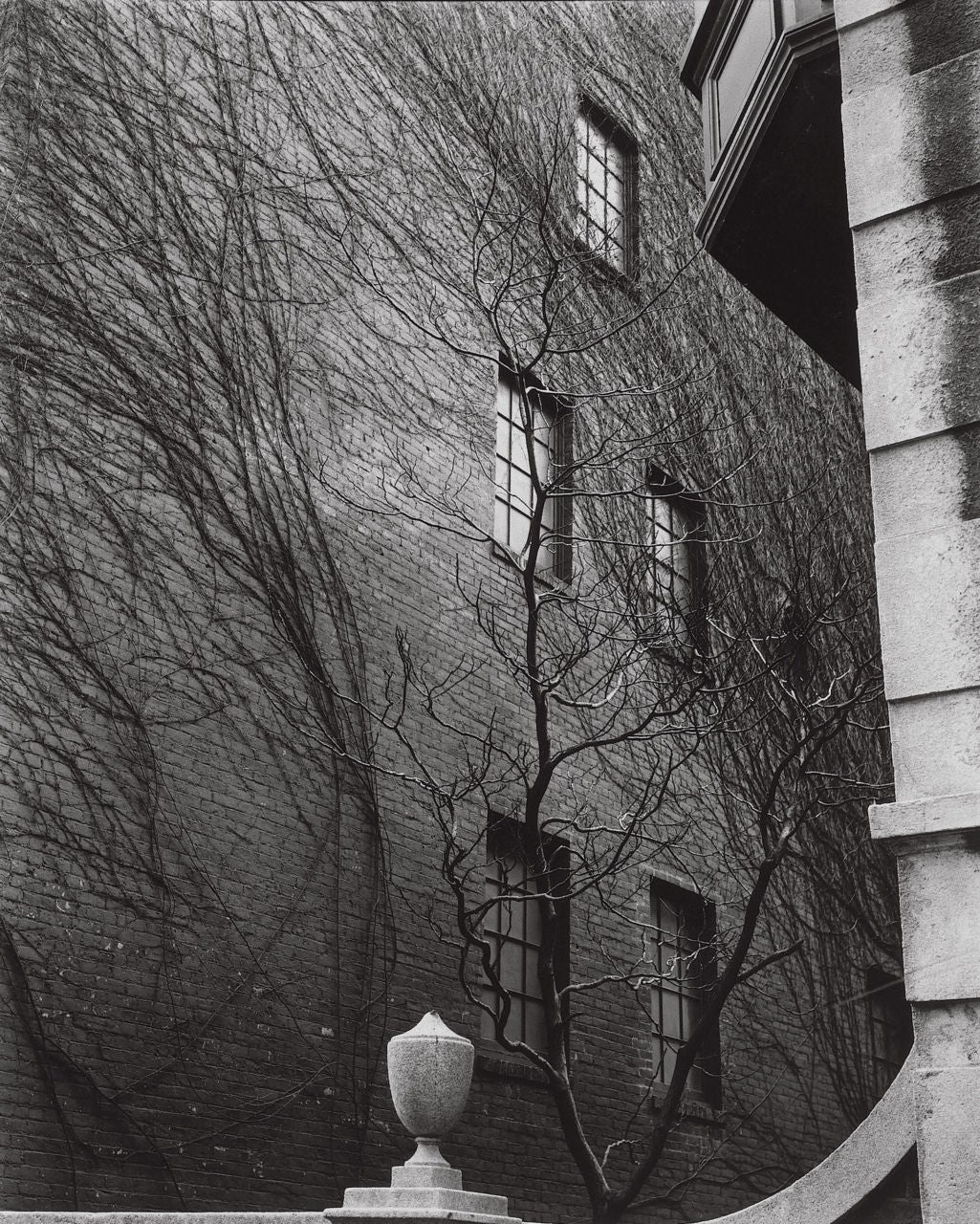 Brett Weston Black and White Photograph – Sutton Place, New York
