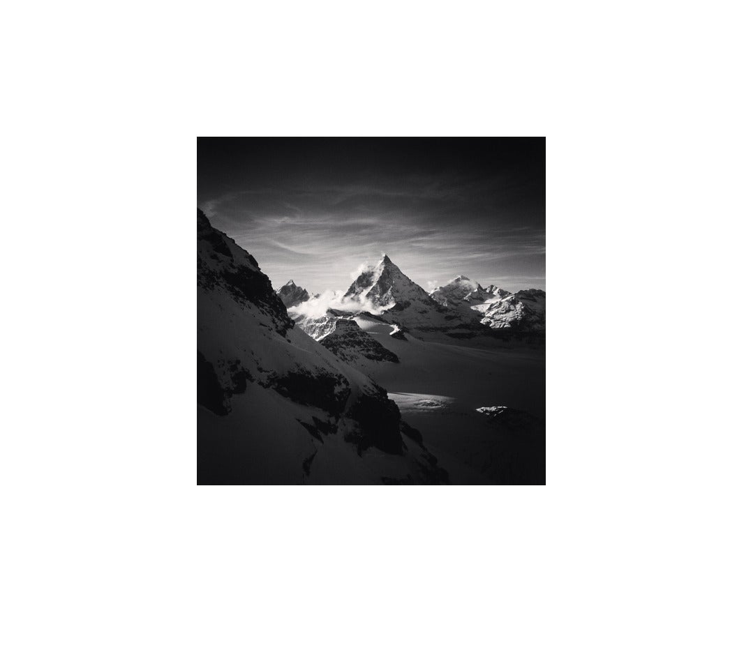 Michael Kenna Black and White Photograph – Das Matterhorn, Pennine-Alpen, Schweiz, 1994