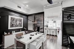 Noir avec de nombreux tourbillons blancs