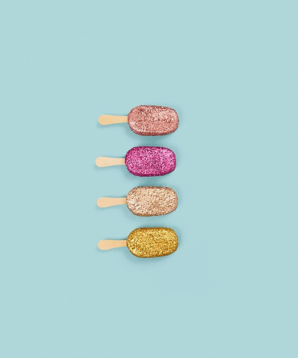 Still-Life Print de Kimberly Genevieve - Magnums de purpurina