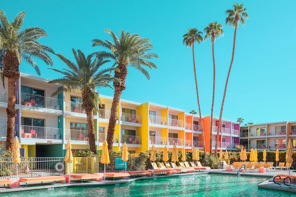 Ludwig Favre Color Photograph – Palm Springs Bunte 2