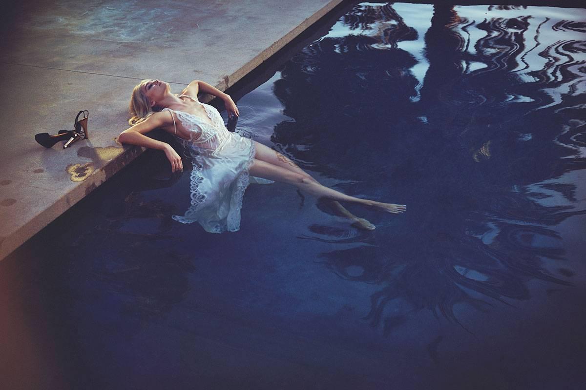 Amanda Pratt Figurative Photograph – Reflektiert