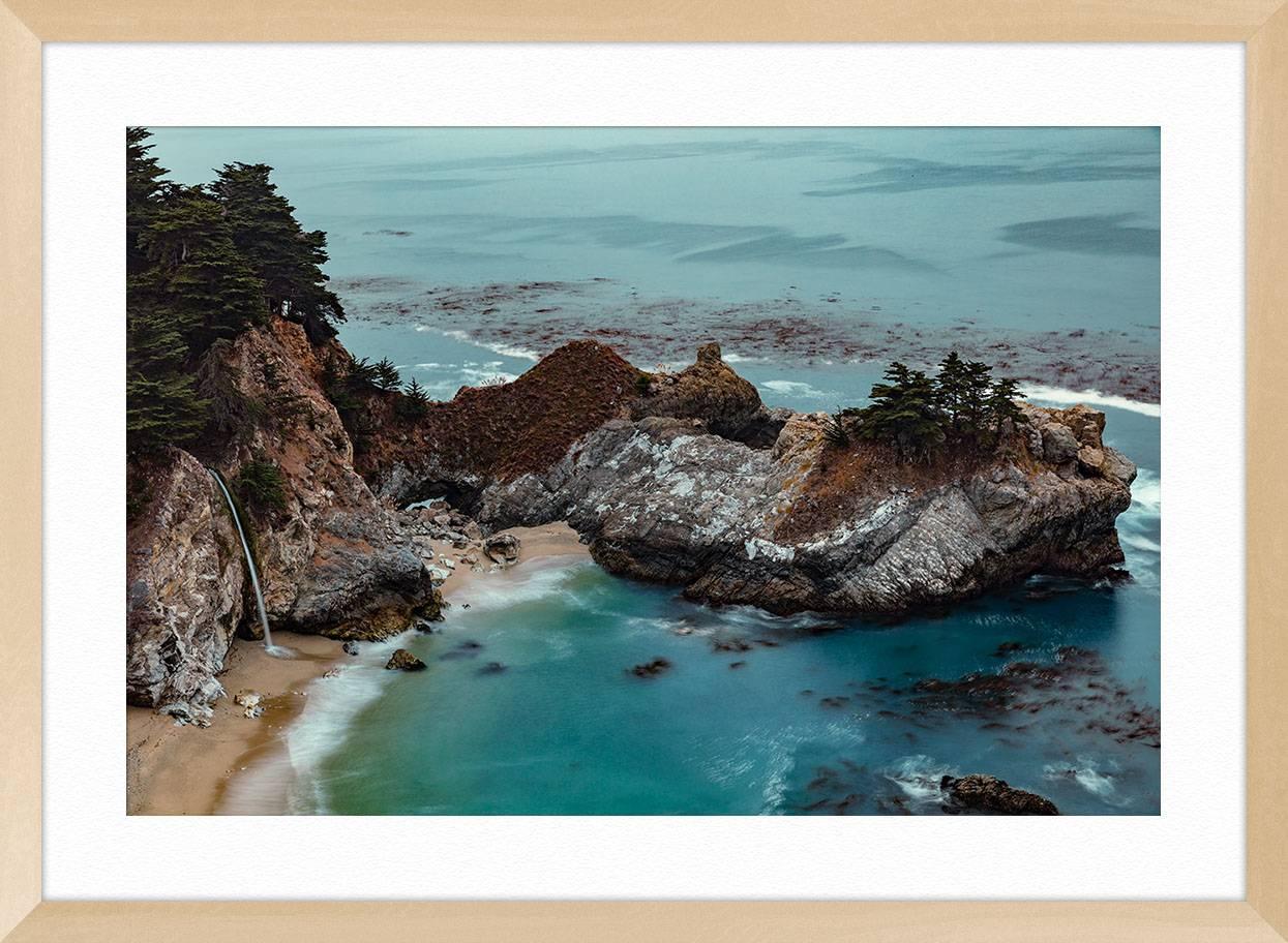 ABOUT THIS PIECE: French photographer Ludwig Favre recently road tripped to California. His pictures of California's iconic architecture and beaches carry the same romantic feel of a Parisian shooting exotic landscapes. Favre is know for his soft