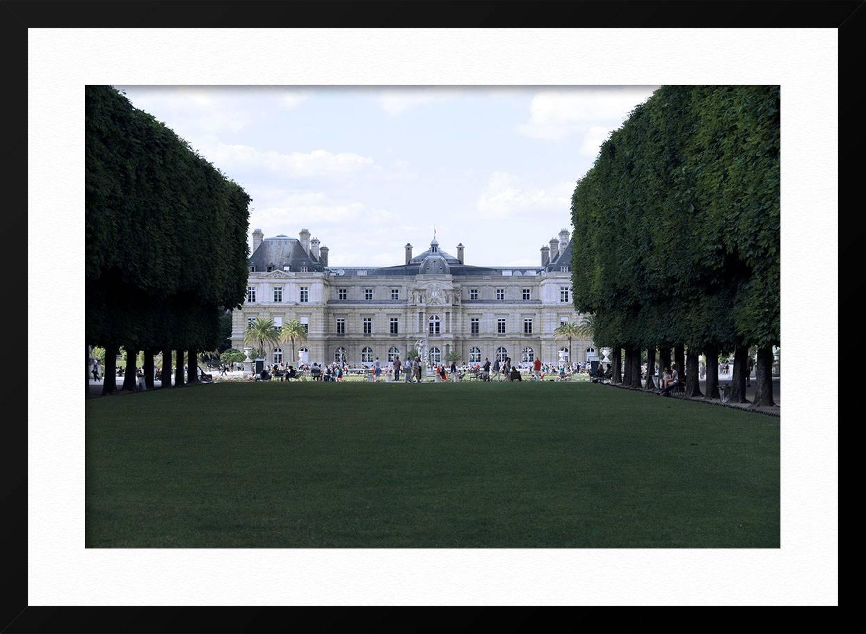 ABOUT THIS PIECE: The Luxembourg Garden was built by Queen Marie de Medici who wanted to leave the Palais du Louvre. Today the Luxembourg Garden is the place that welcomes visitors from around the world and where Parisians love to come walk or enjoy