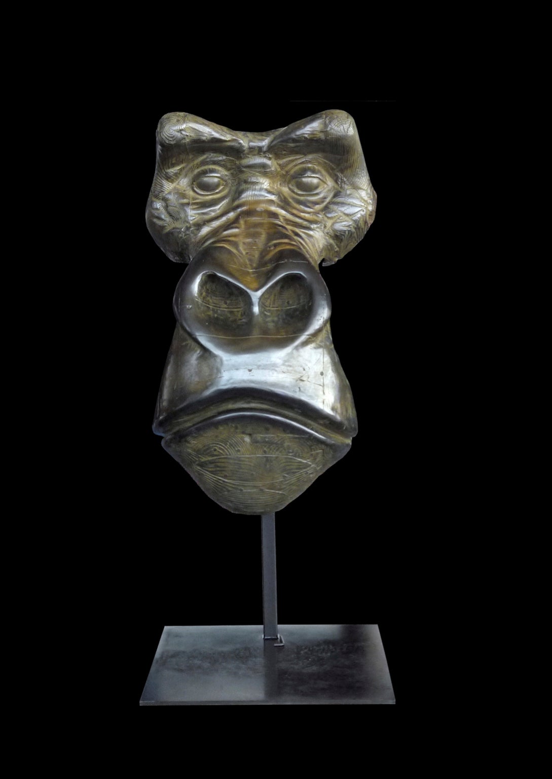 Quentin Garel Figurative Sculpture - Mask of gorilla II